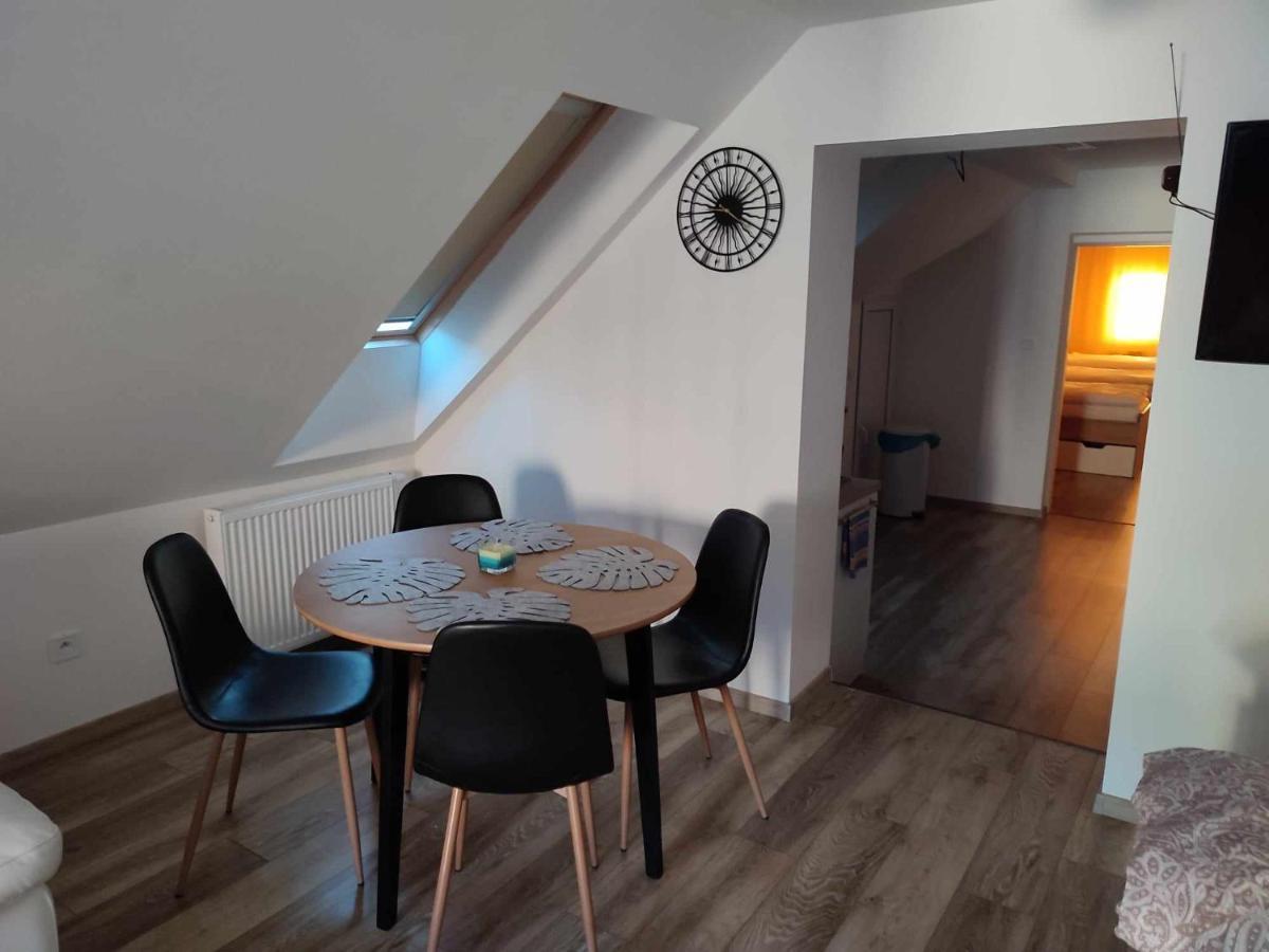 Apartman Tulipan Hnusta Bagian luar foto